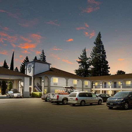 Surestay Hotel By Best Western Юкайа Экстерьер фото