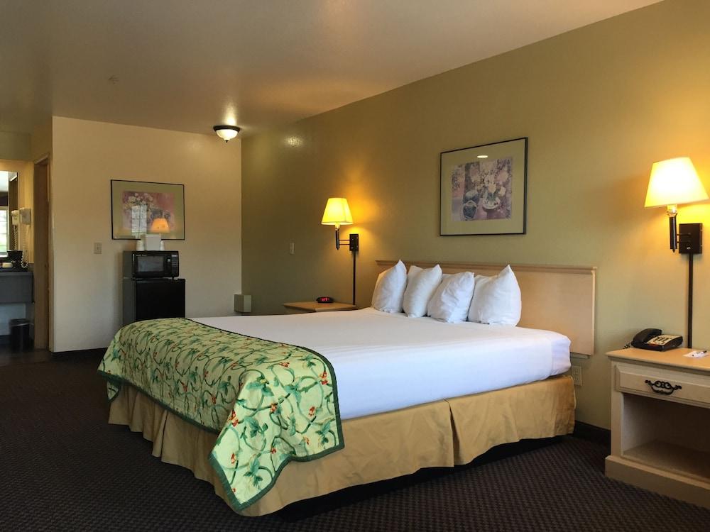 Surestay Hotel By Best Western Юкайа Экстерьер фото