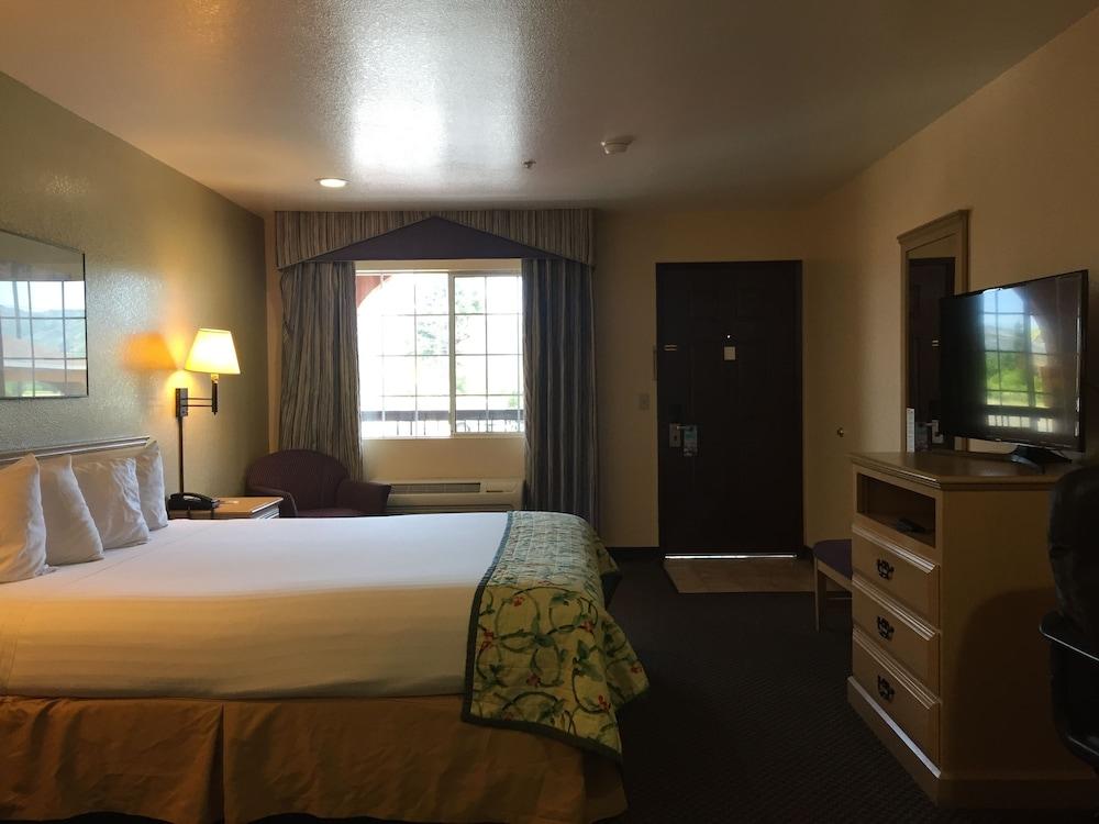 Surestay Hotel By Best Western Юкайа Экстерьер фото