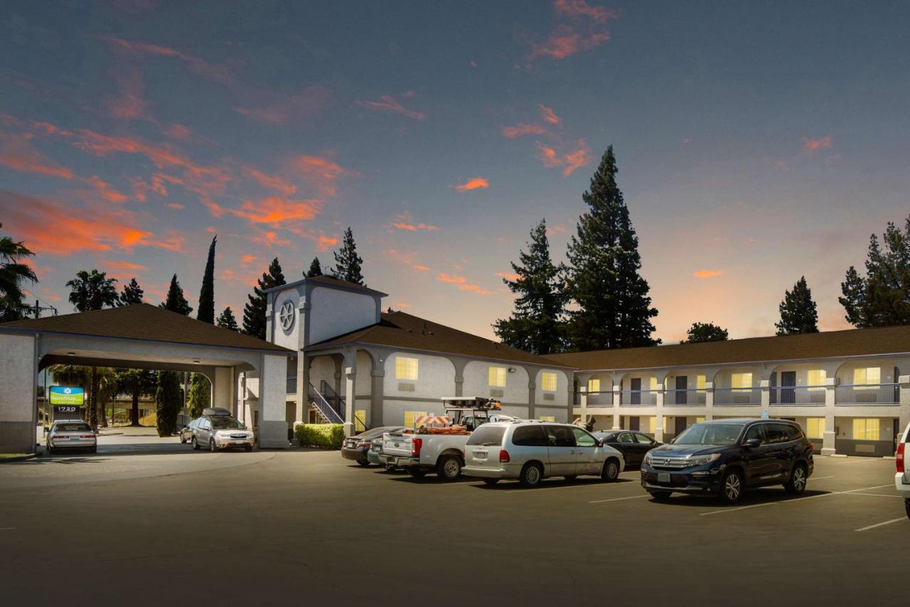 Surestay Hotel By Best Western Юкайа Экстерьер фото